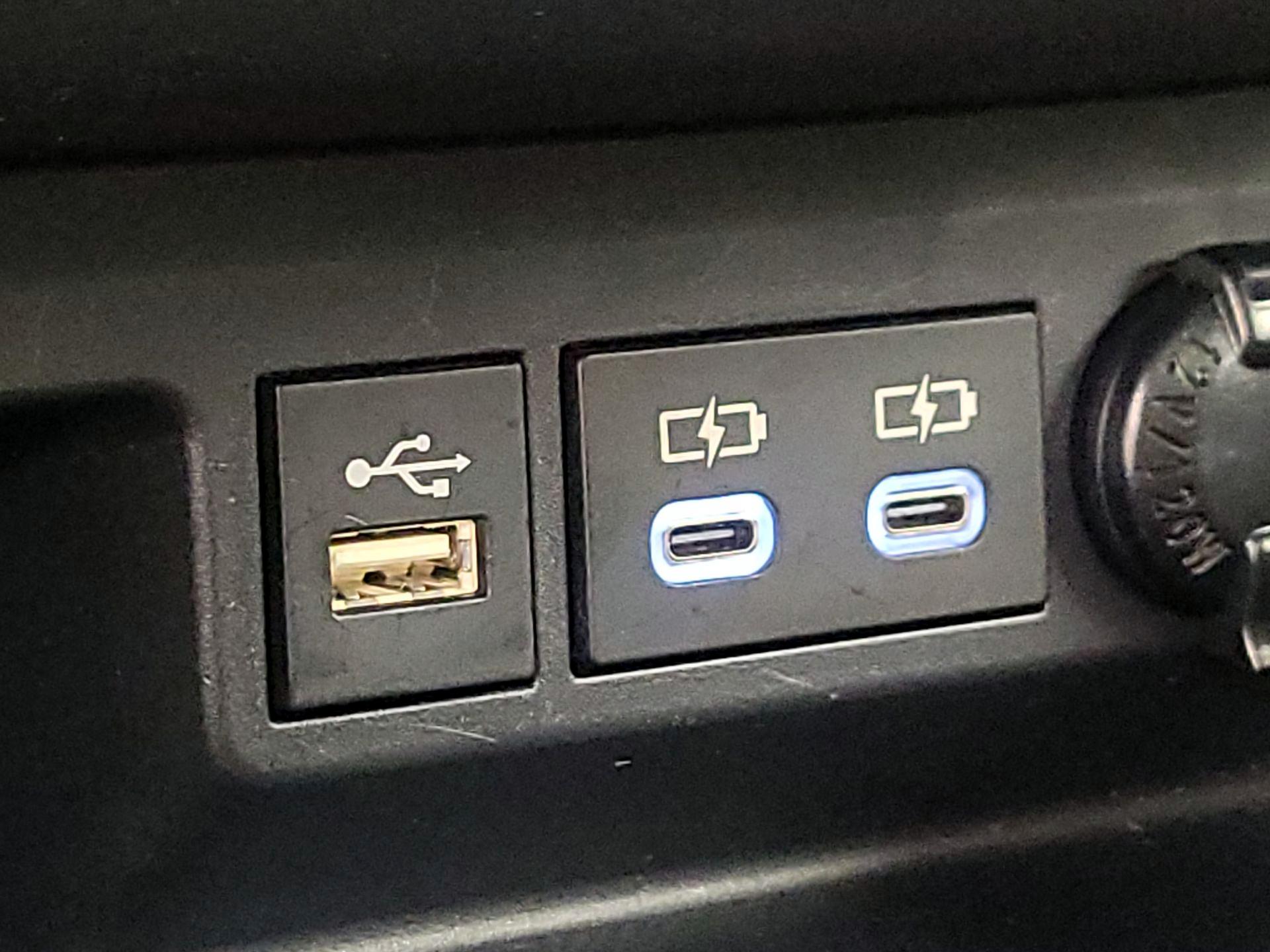 Thumbnail: 2023 Toyota Highlander - 18