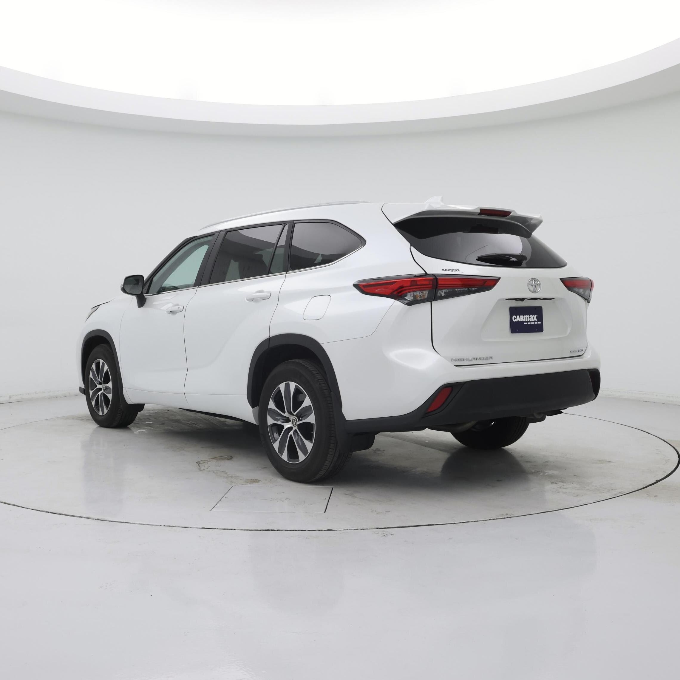 Thumbnail: 2023 Toyota Highlander - 2