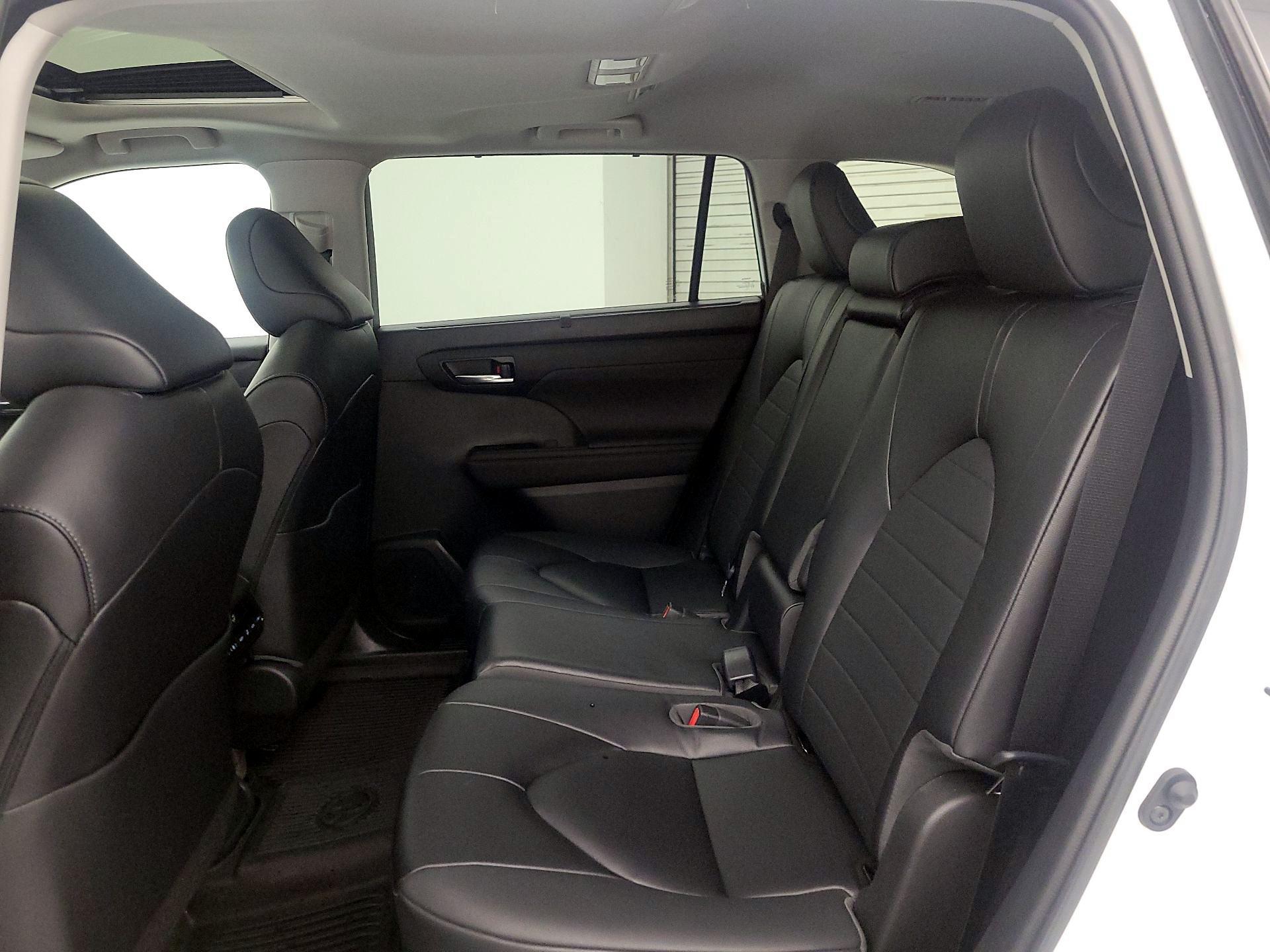 Thumbnail: 2023 Toyota Highlander - 20