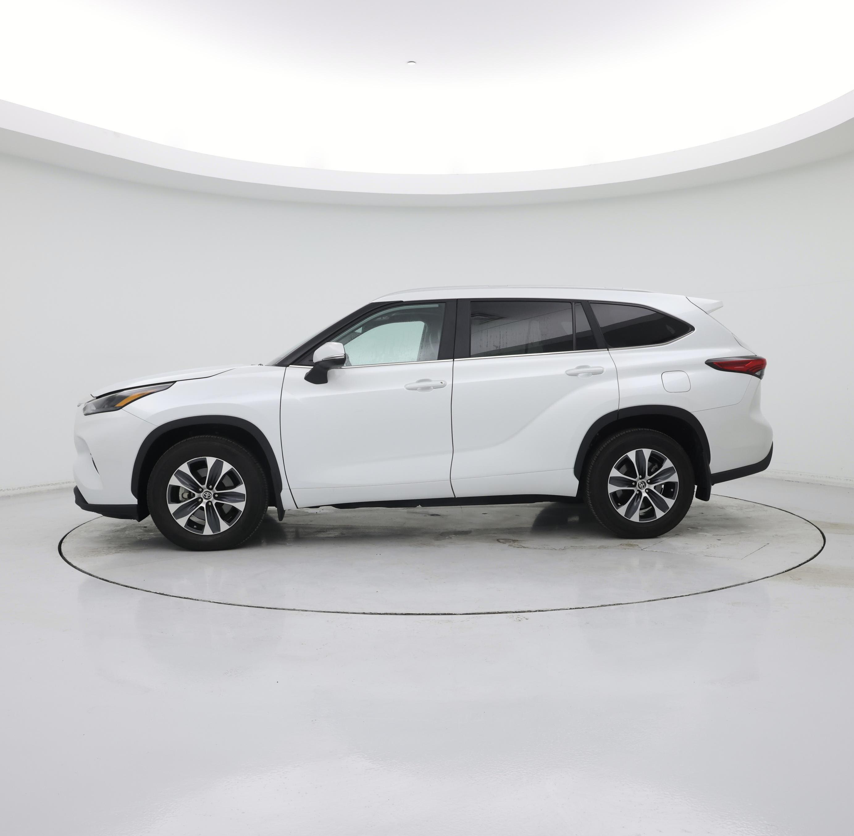 Thumbnail: 2023 Toyota Highlander - 3