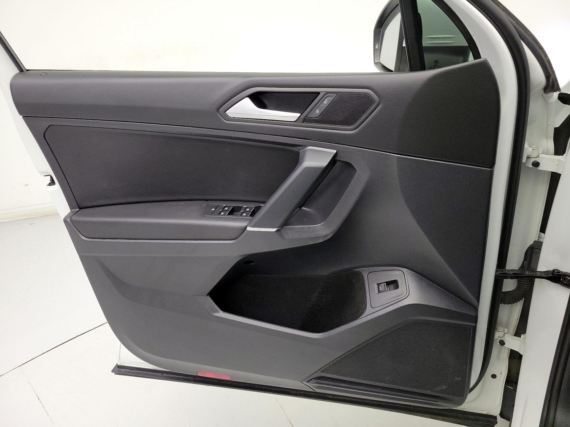 Thumbnail: 2020 Volkswagen Tiguan - 12