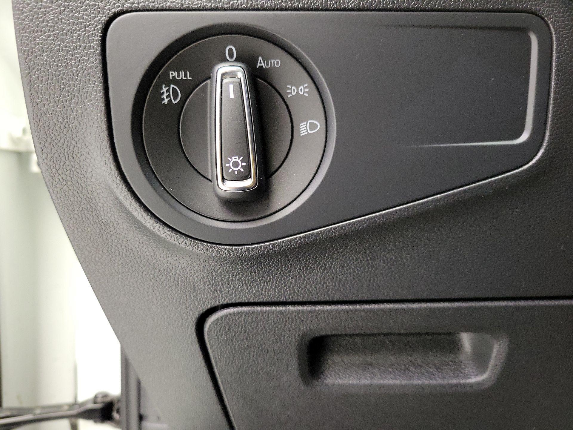 Thumbnail: 2020 Volkswagen Tiguan - 13