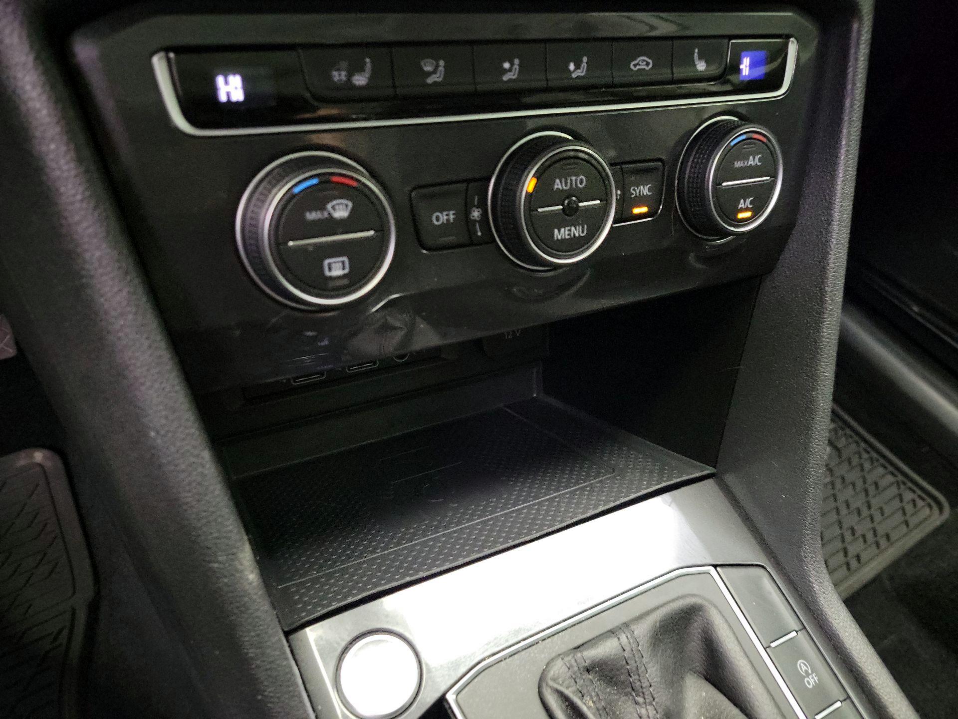 Thumbnail: 2020 Volkswagen Tiguan - 17