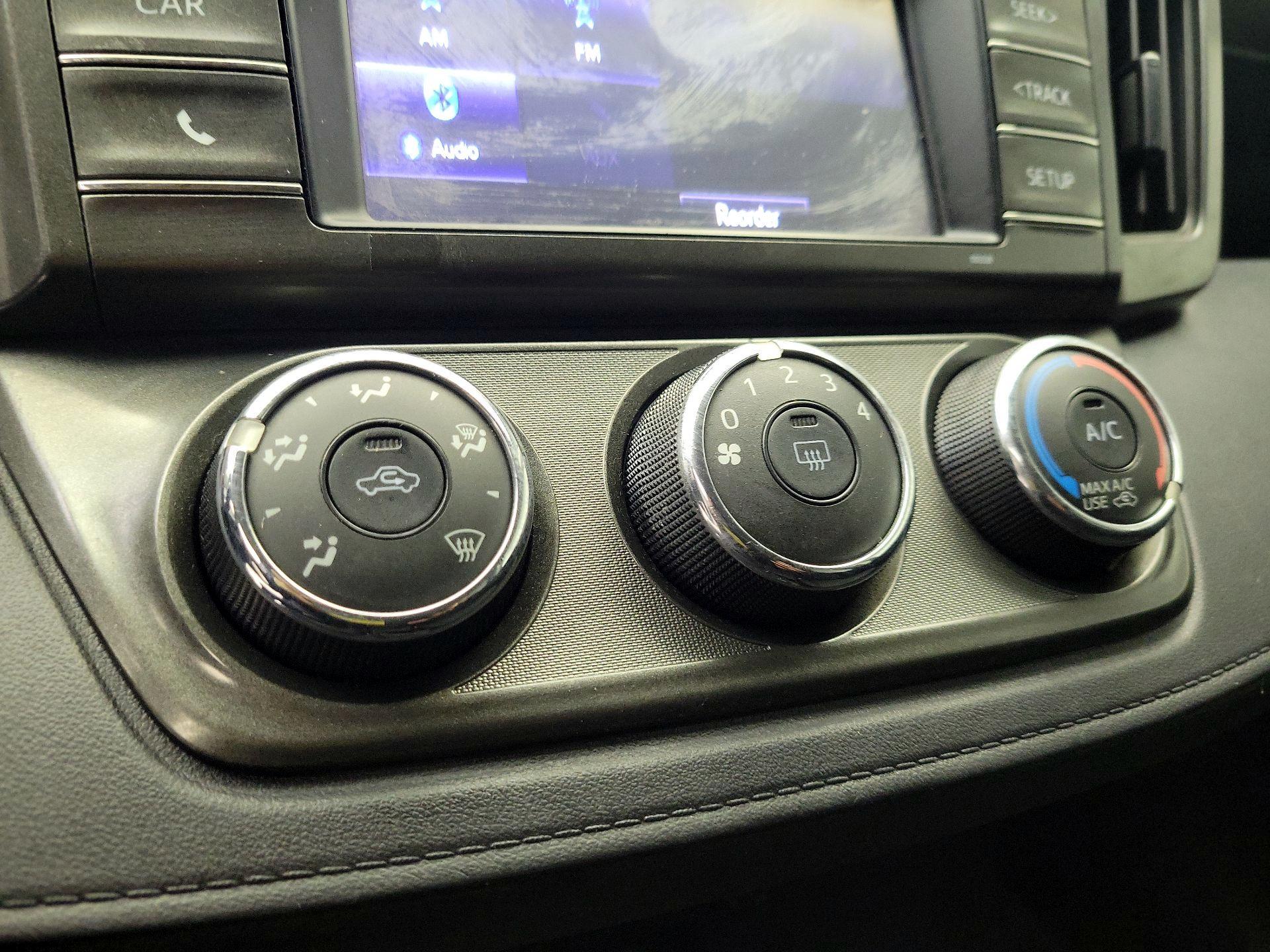 Thumbnail: 2015 Toyota RAV4 - 15