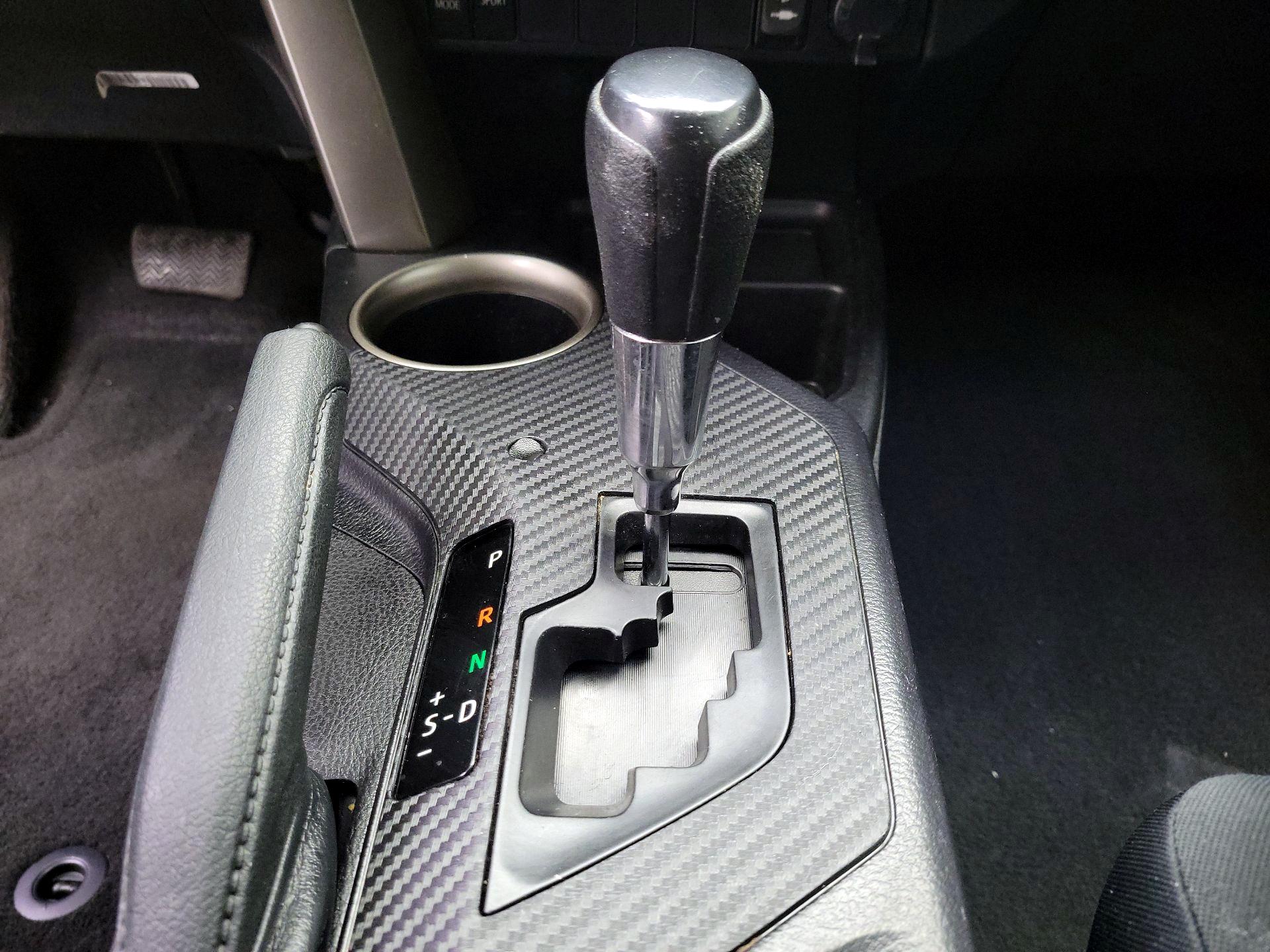 Thumbnail: 2015 Toyota RAV4 - 16