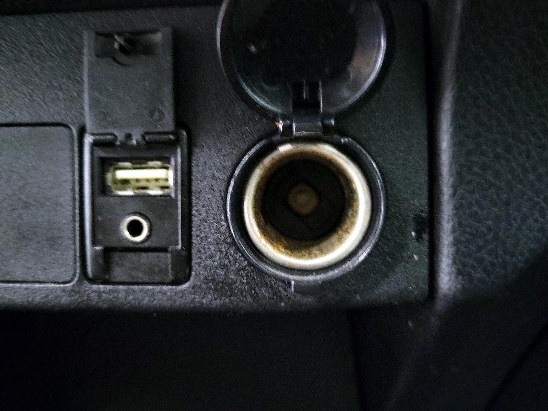 Thumbnail: 2015 Toyota RAV4 - 17