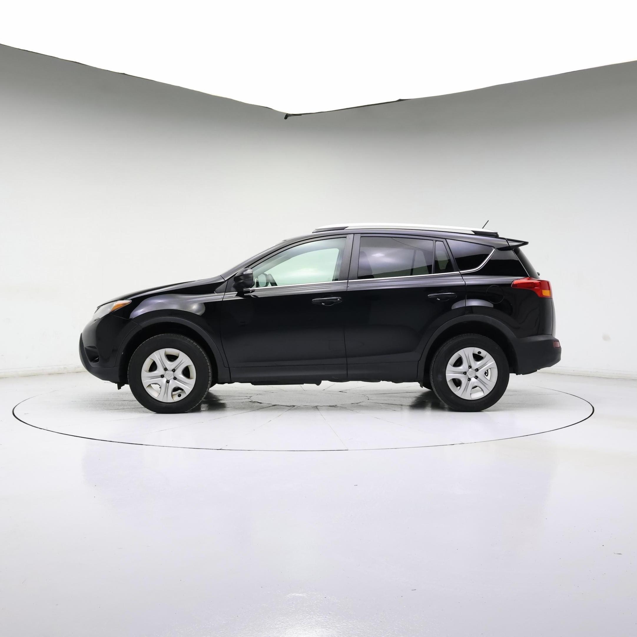 Thumbnail: 2015 Toyota RAV4 - 3