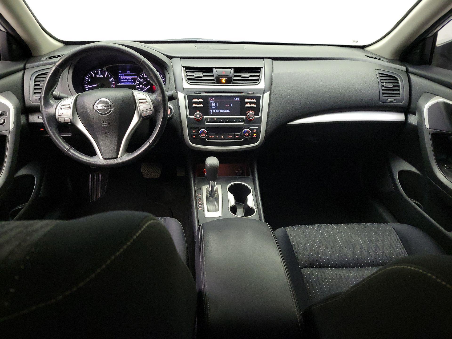 Thumbnail: 2017 Nissan Altima - 9