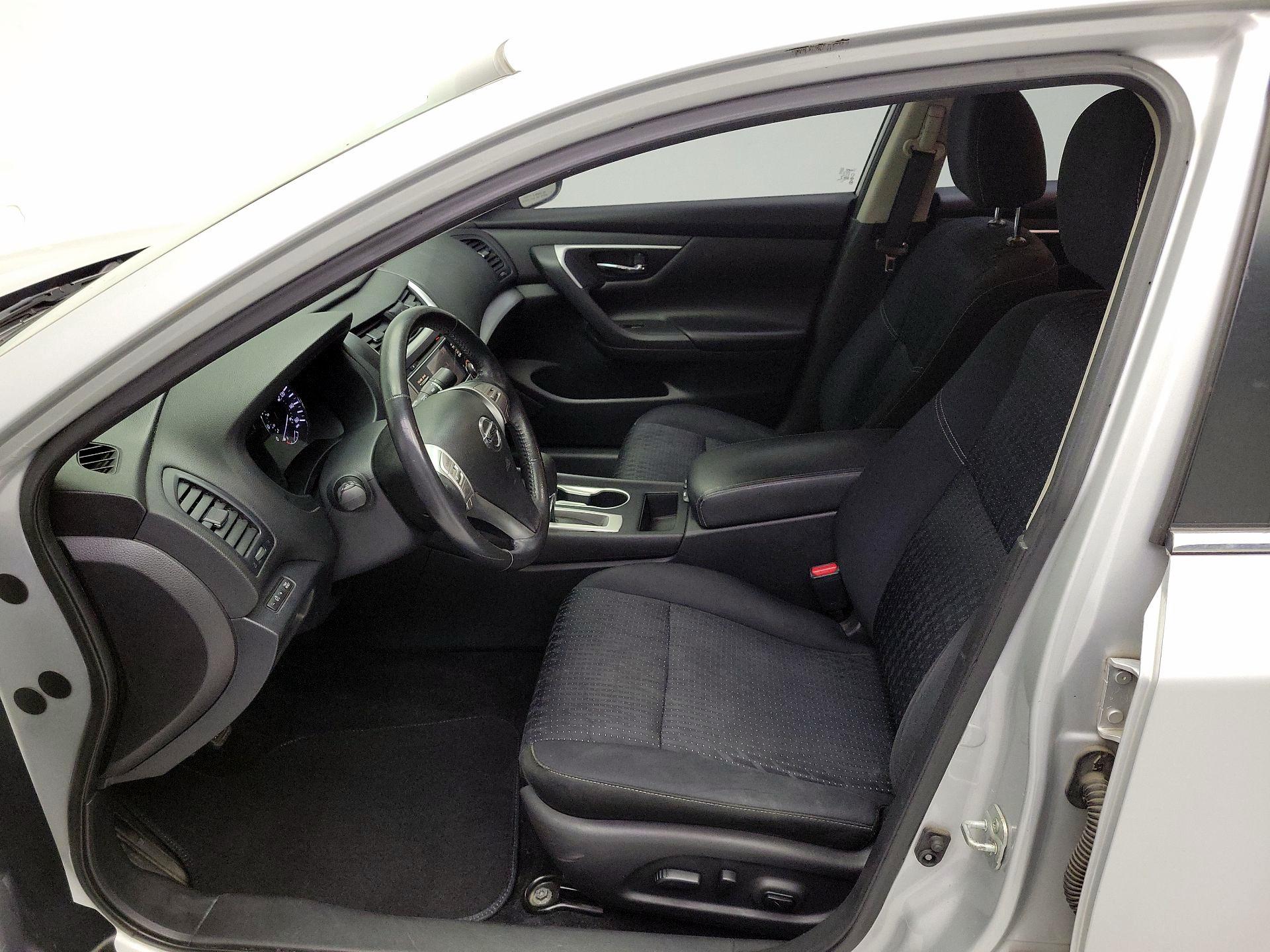 Thumbnail: 2017 Nissan Altima - 11