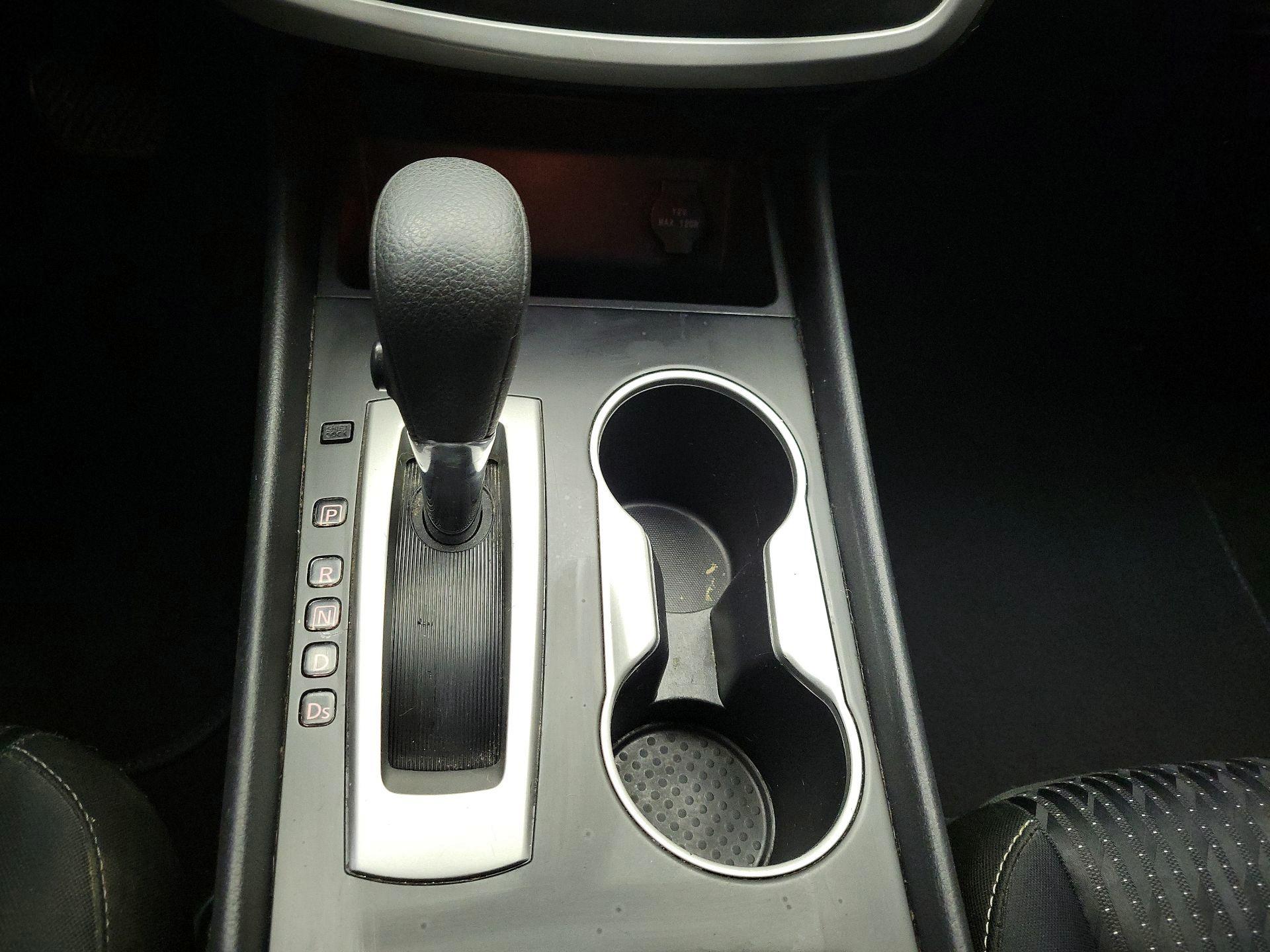 Thumbnail: 2017 Nissan Altima - 17