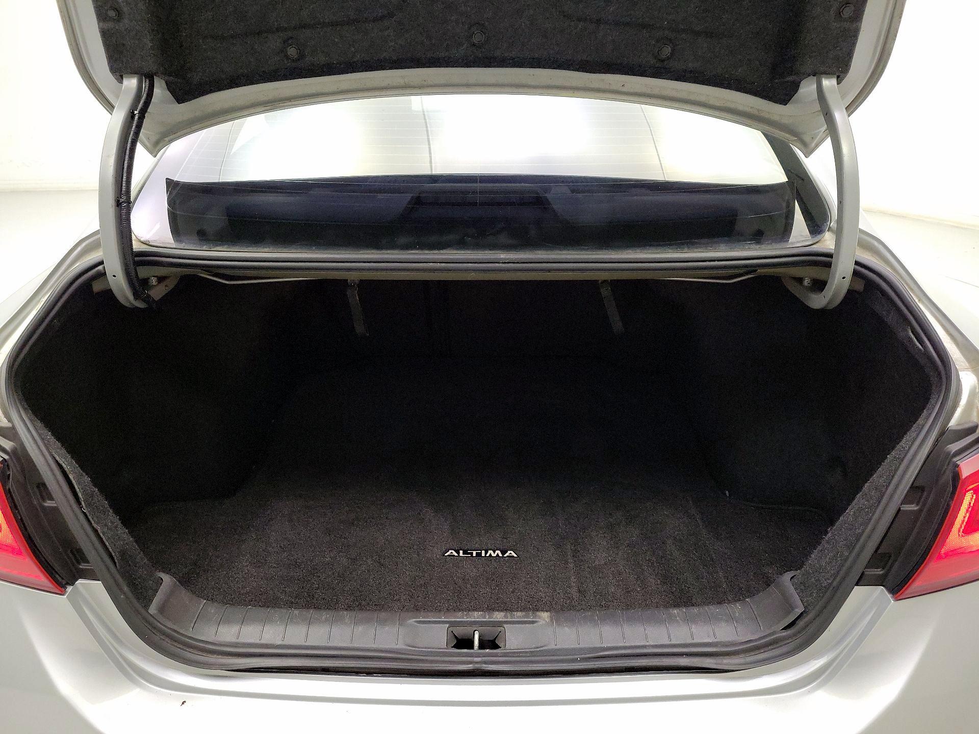 Thumbnail: 2017 Nissan Altima - 20