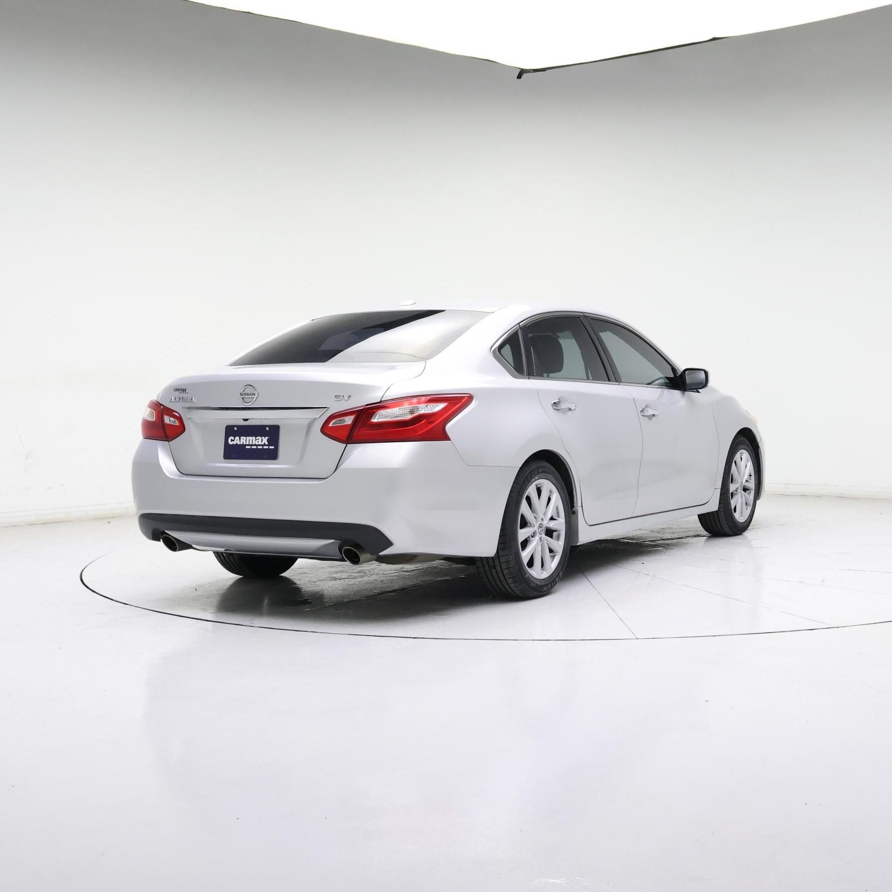 Thumbnail: 2017 Nissan Altima - 8