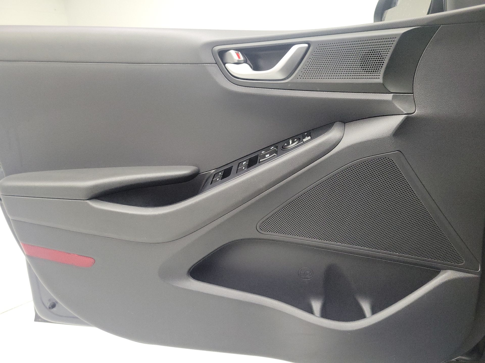 Thumbnail: 2018 Hyundai Ioniq - 12