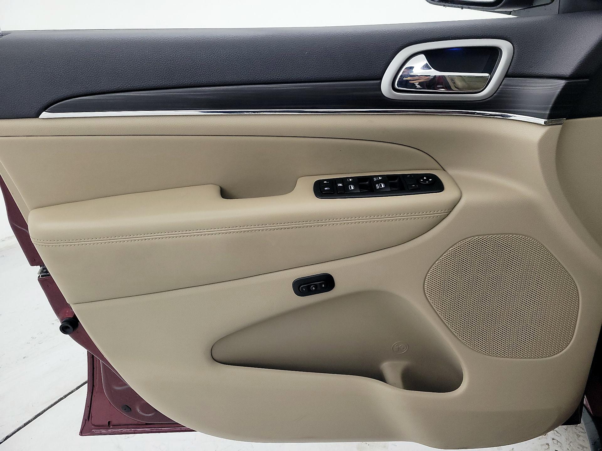 Thumbnail: 2019 Jeep Grand Cherokee - 12