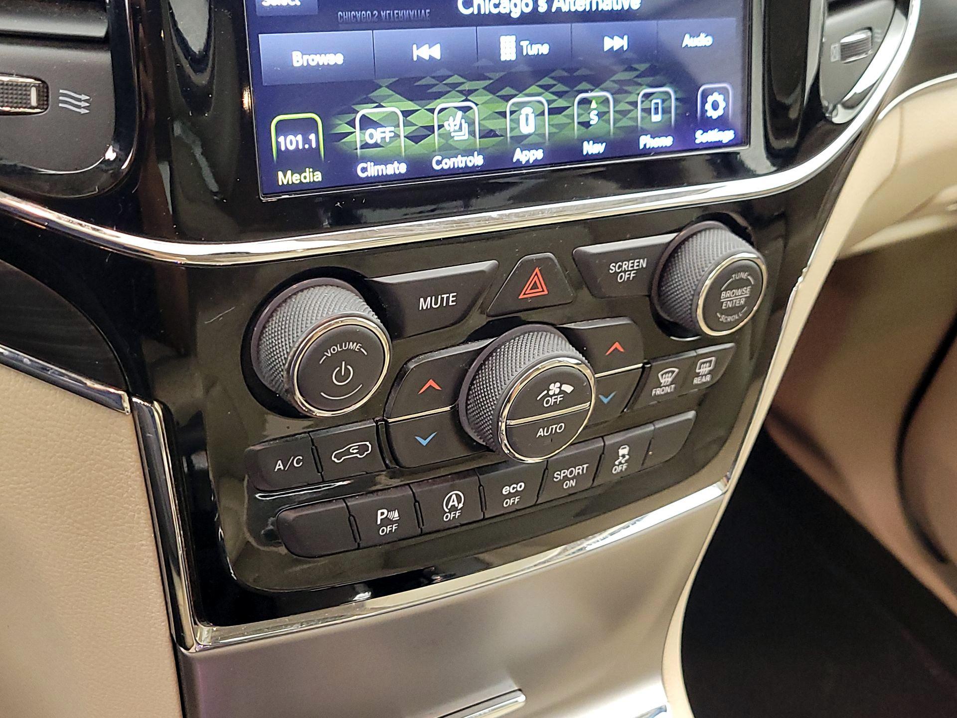 Thumbnail: 2019 Jeep Grand Cherokee - 17