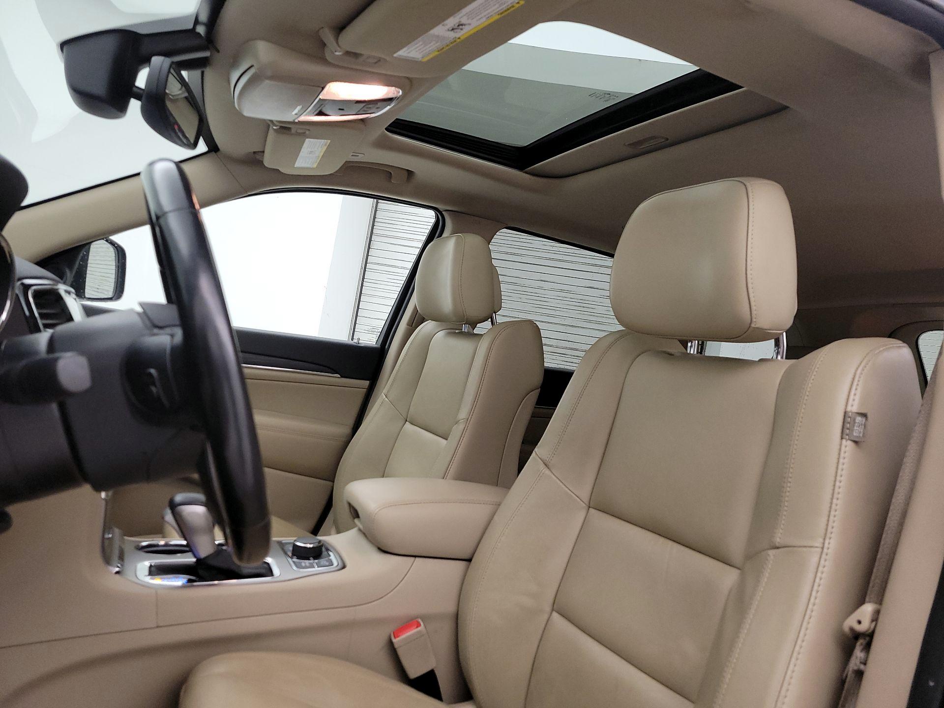 Thumbnail: 2019 Jeep Grand Cherokee - 20