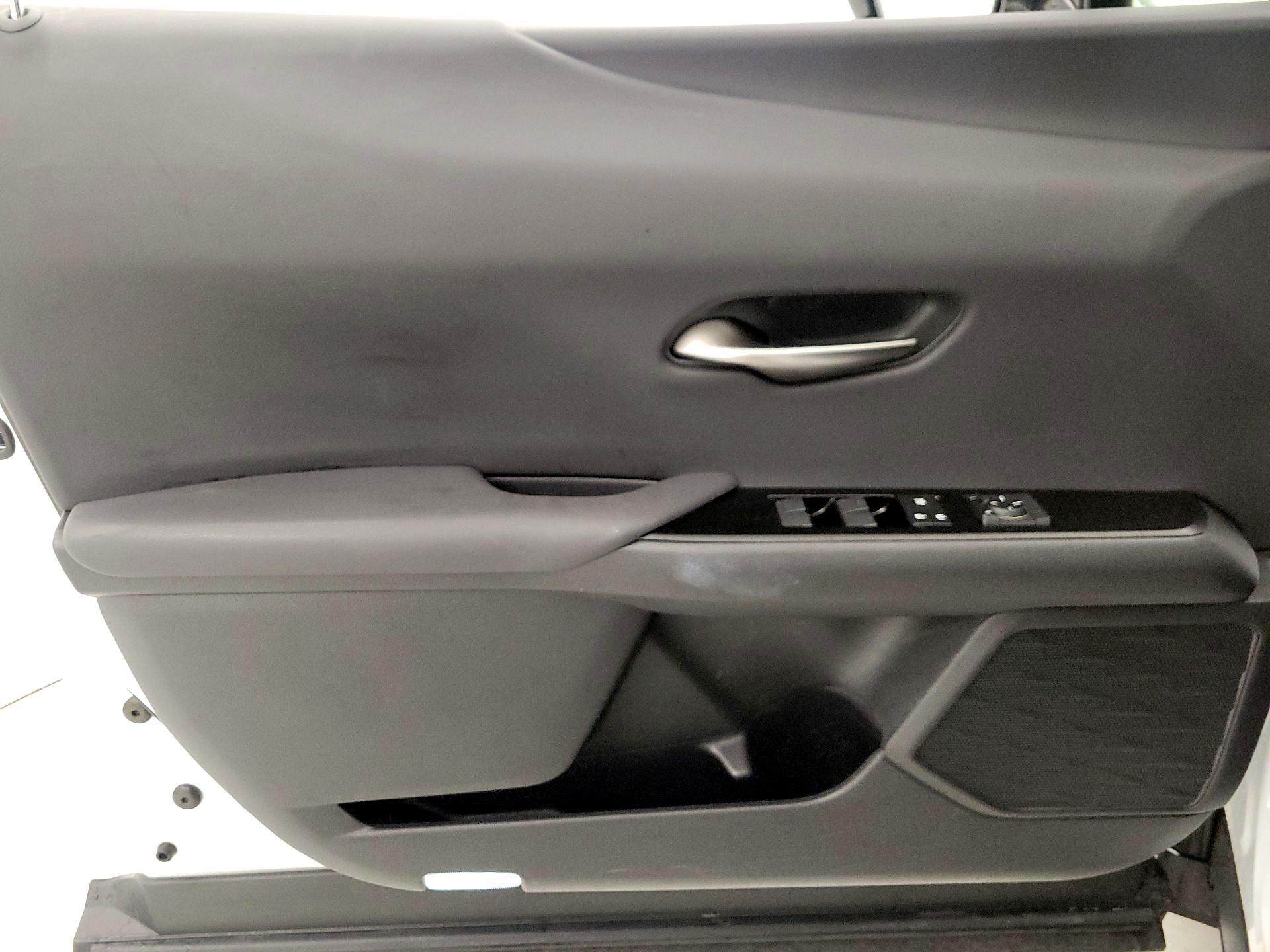 Thumbnail: 2020 Lexus UX - 12