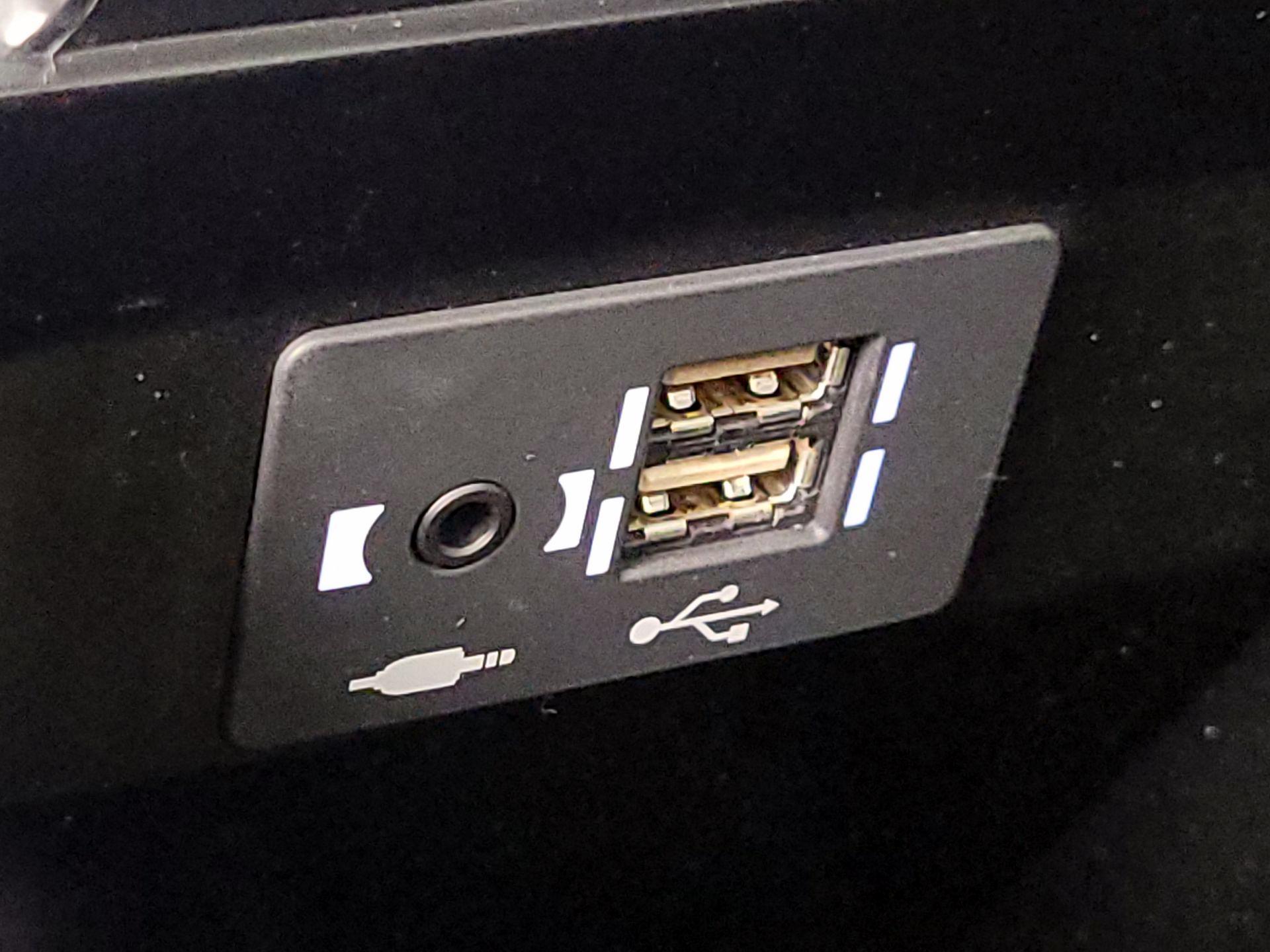 Thumbnail: 2020 Lexus UX - 18