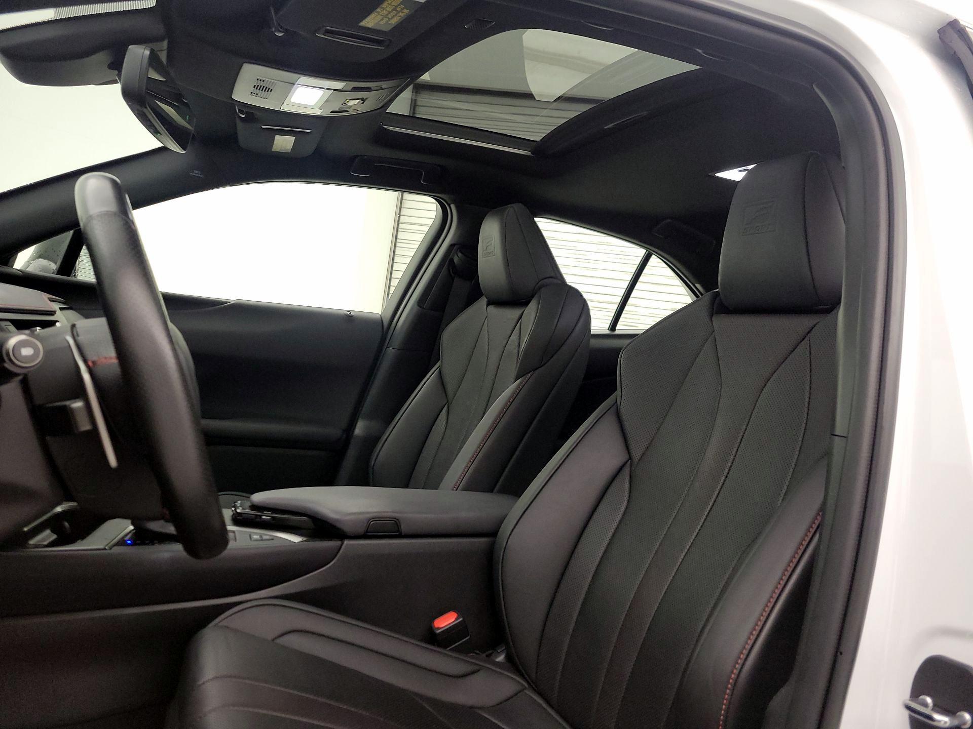 Thumbnail: 2020 Lexus UX - 19