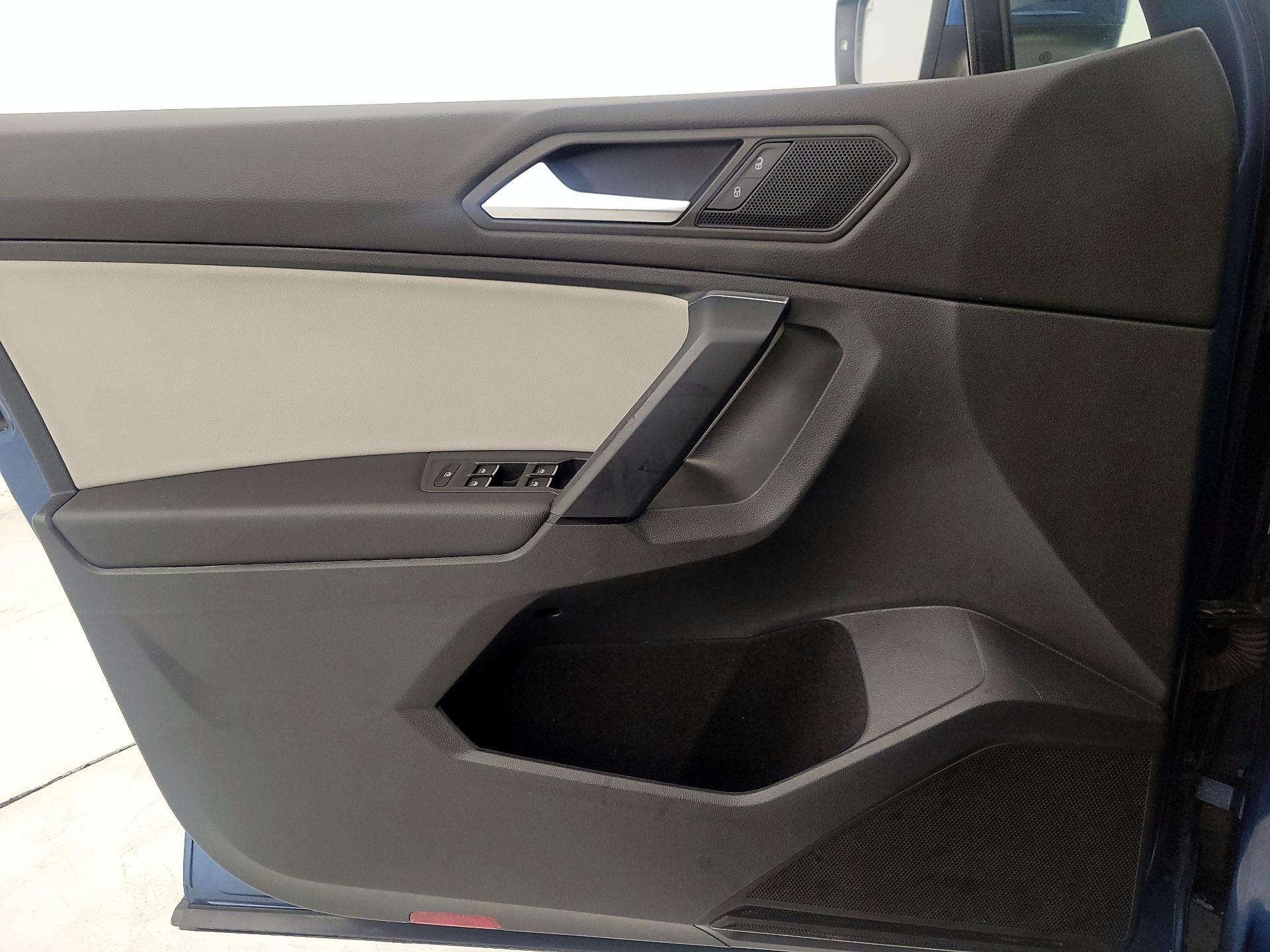 Thumbnail: 2019 Volkswagen Tiguan - 12