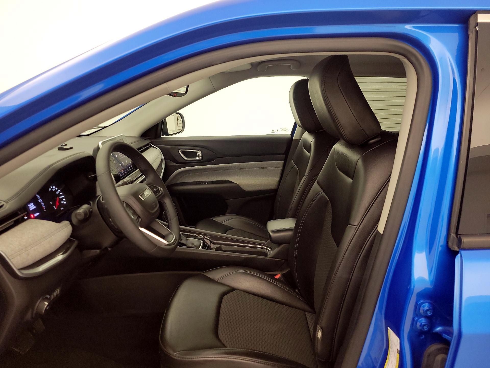 Thumbnail: 2022 Jeep Compass - 11