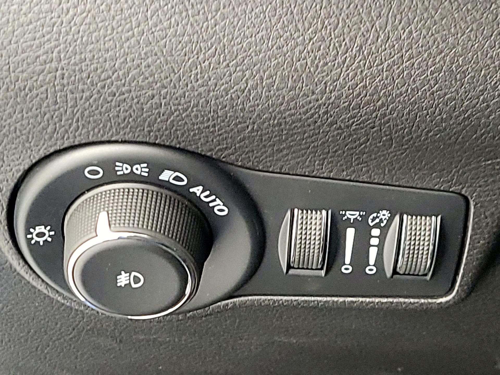 Thumbnail: 2022 Jeep Compass - 13