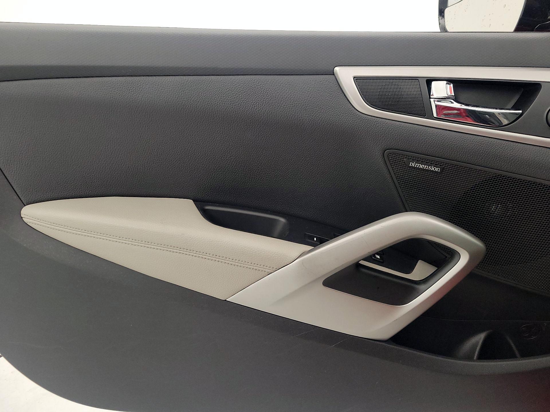 Thumbnail: 2014 Hyundai Veloster - 12