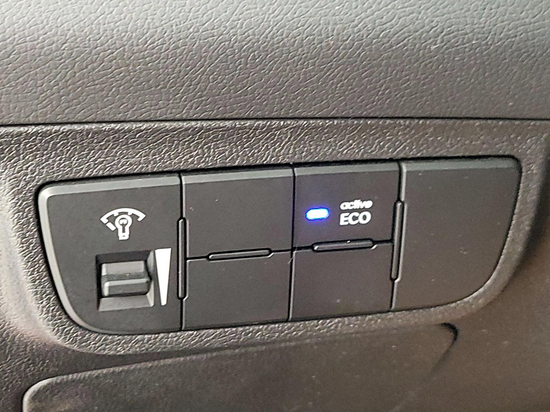 Thumbnail: 2014 Hyundai Veloster - 13