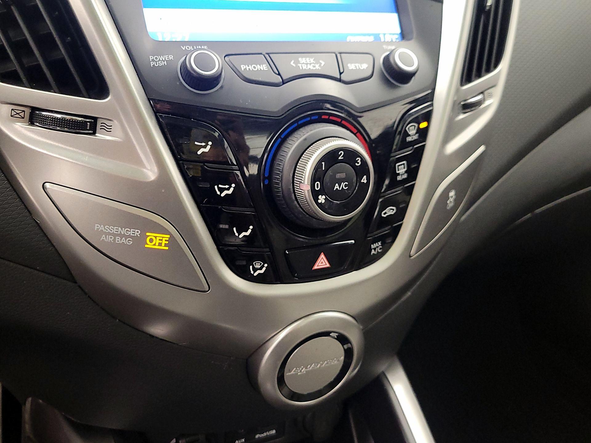 Thumbnail: 2014 Hyundai Veloster - 16