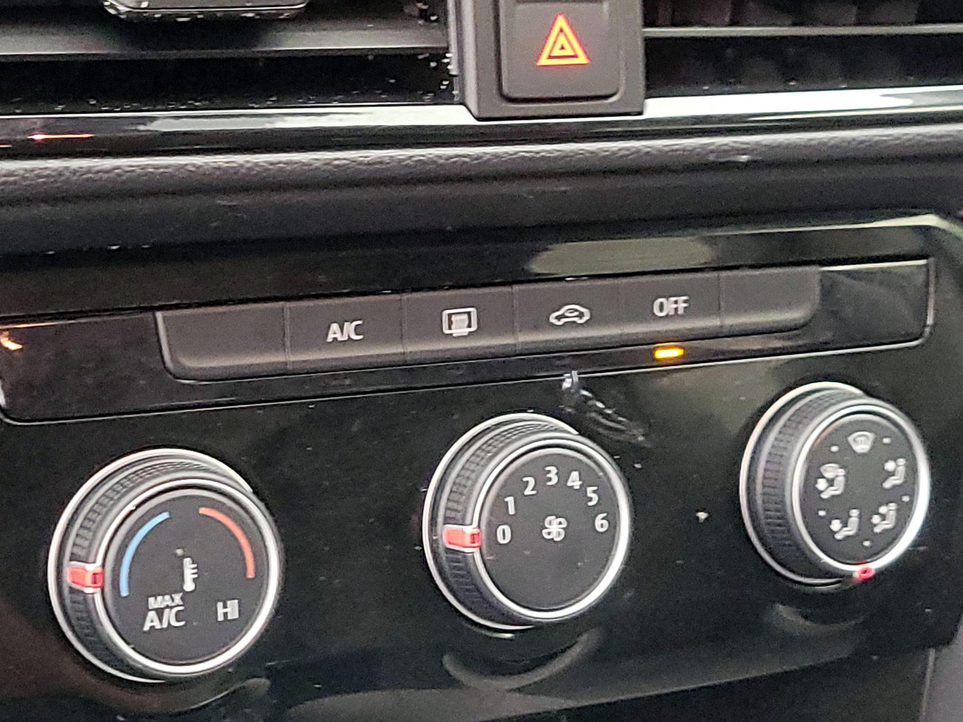 Thumbnail: 2024 Volkswagen Taos - 16