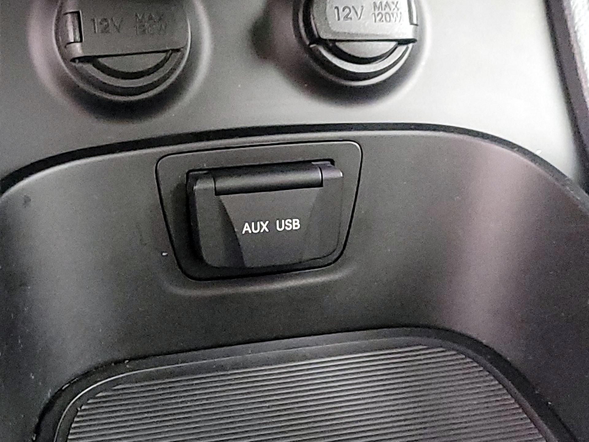 Thumbnail: 2016 Hyundai Santa Fe - 18