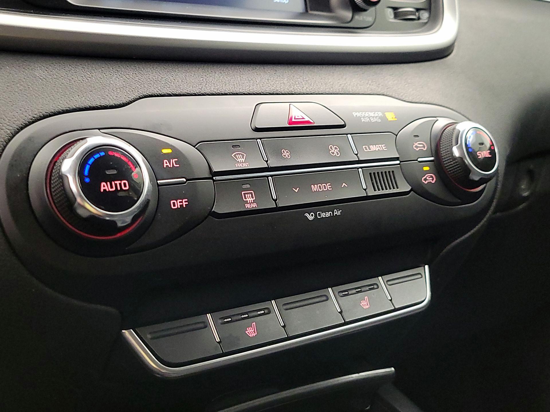 Thumbnail: 2017 Kia Sorento - 16