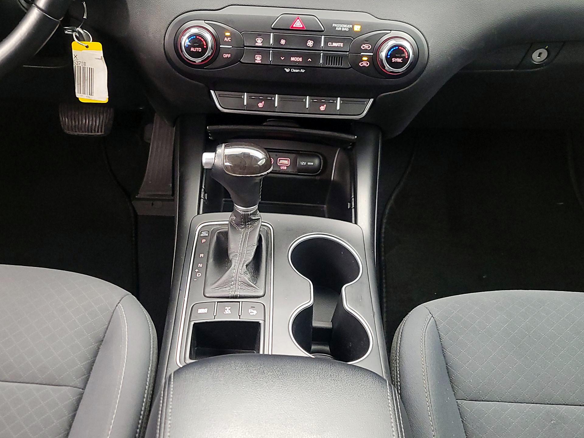 Thumbnail: 2017 Kia Sorento - 17