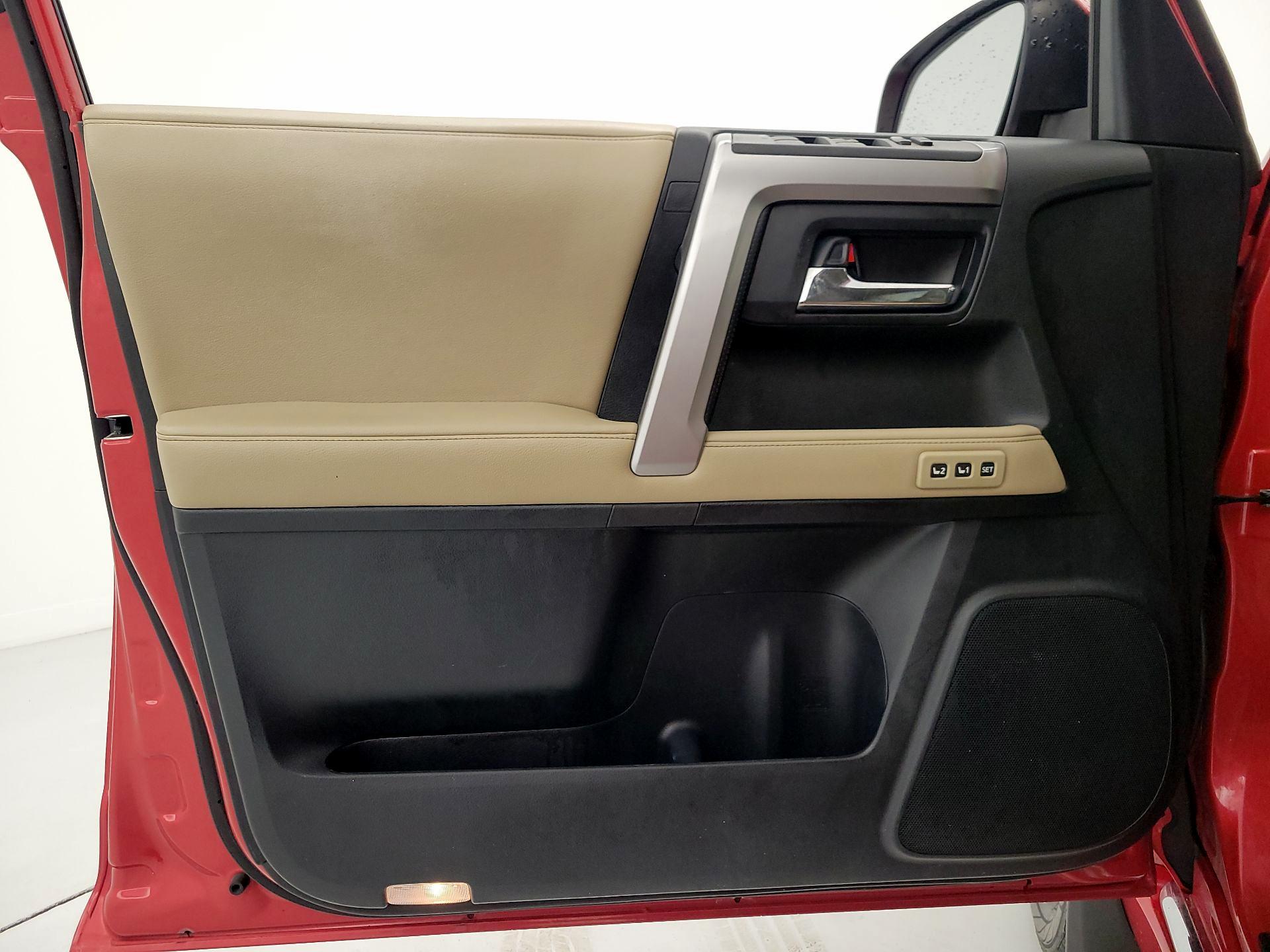 Thumbnail: 2015 Toyota 4Runner - 12