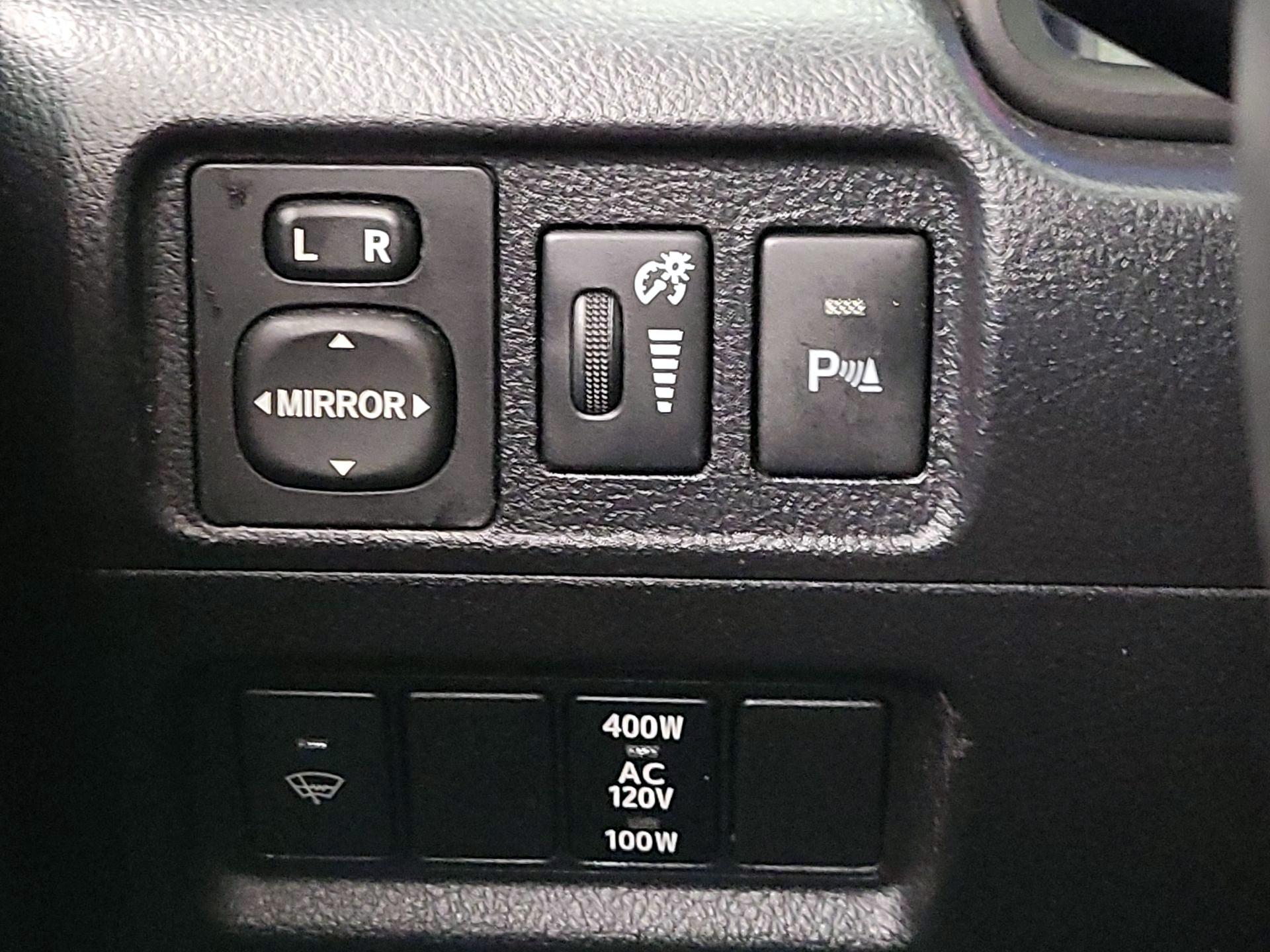 Thumbnail: 2015 Toyota 4Runner - 13