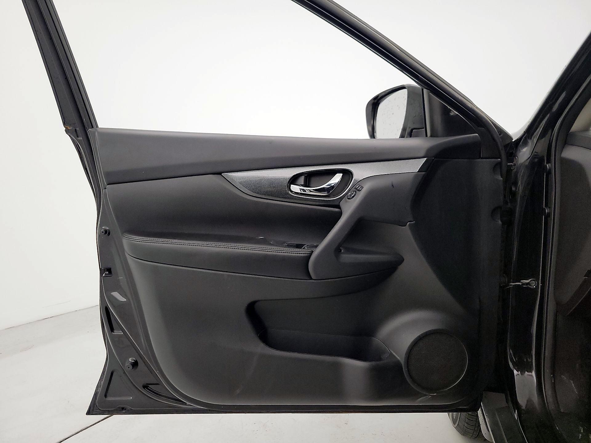 Thumbnail: 2015 Nissan Rogue - 12