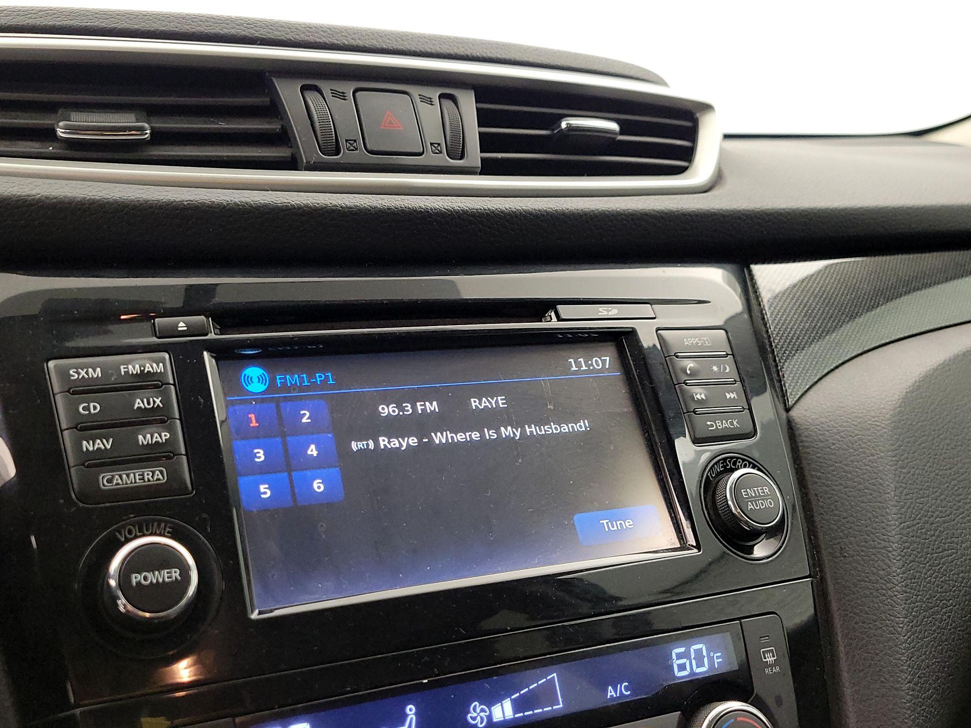 Thumbnail: 2015 Nissan Rogue - 16