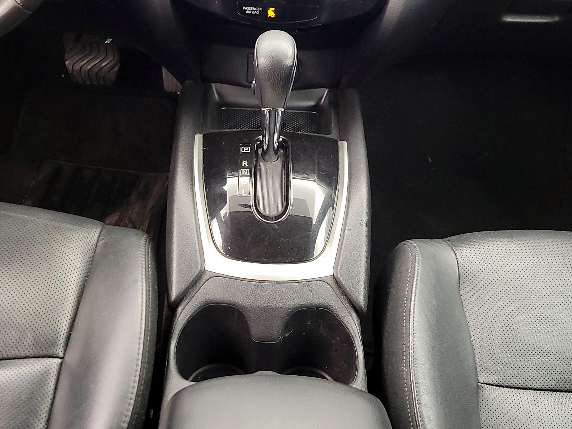 Thumbnail: 2015 Nissan Rogue - 18