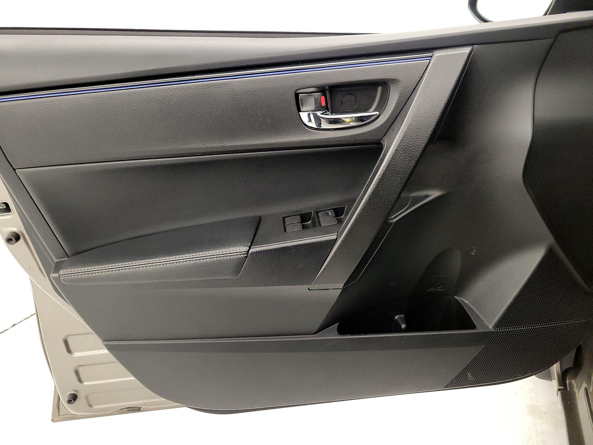 Thumbnail: 2017 Toyota Corolla - 12