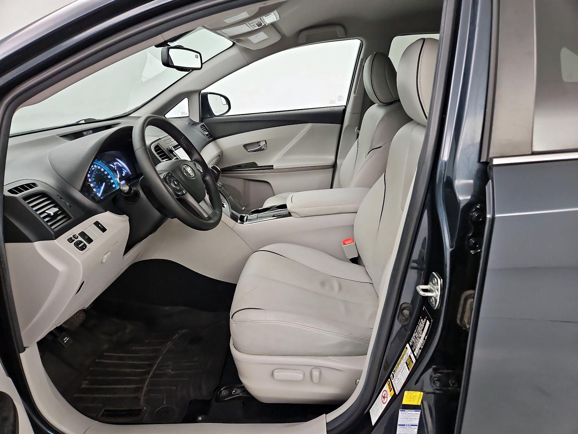 Thumbnail: 2014 Toyota Venza - 11