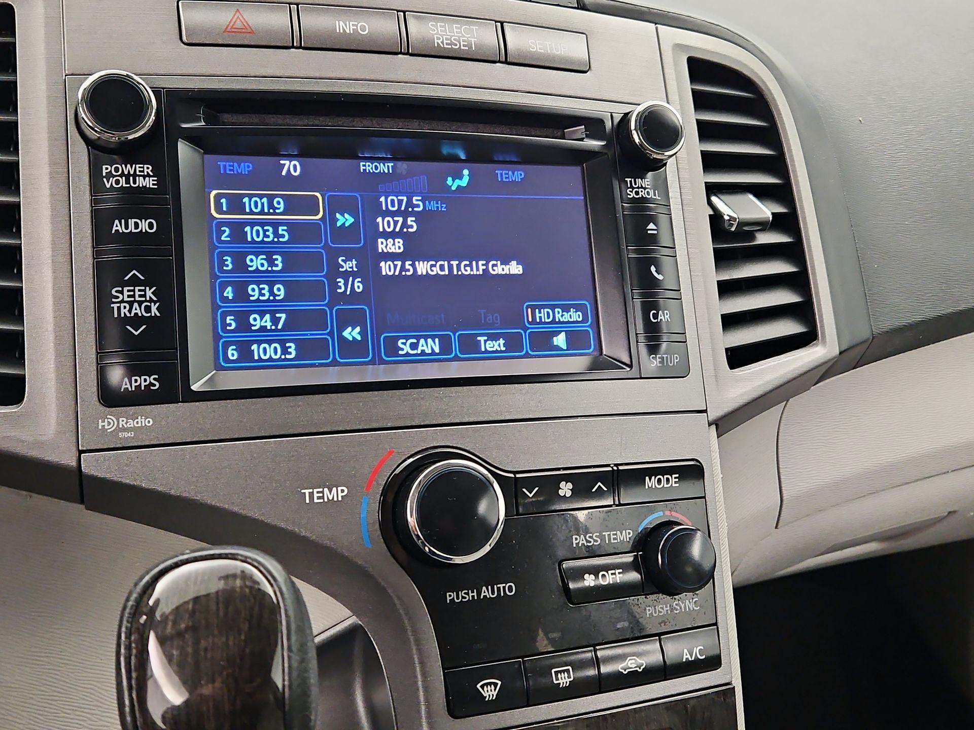 Thumbnail: 2014 Toyota Venza - 16