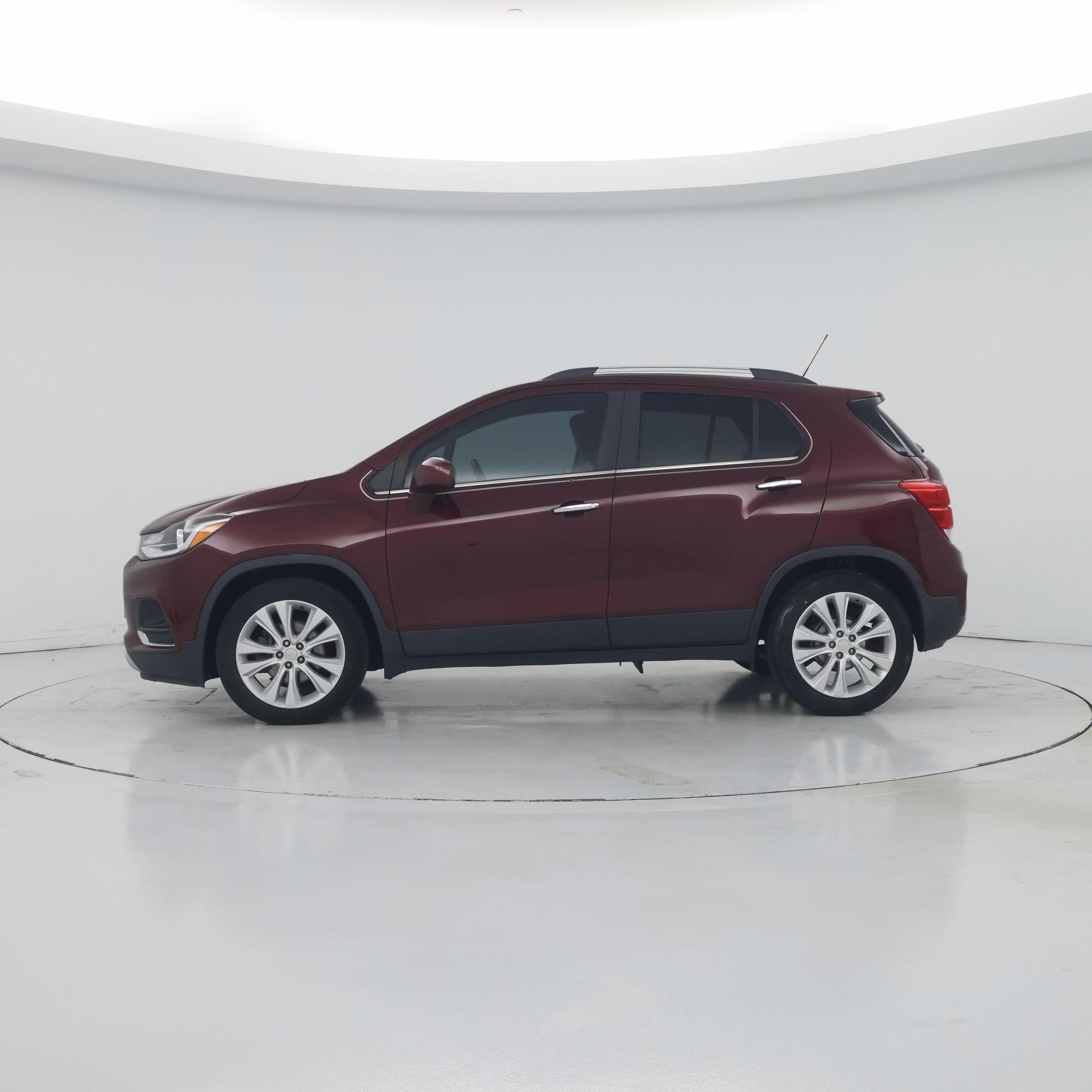 Thumbnail: 2017 Chevrolet Trax - 3