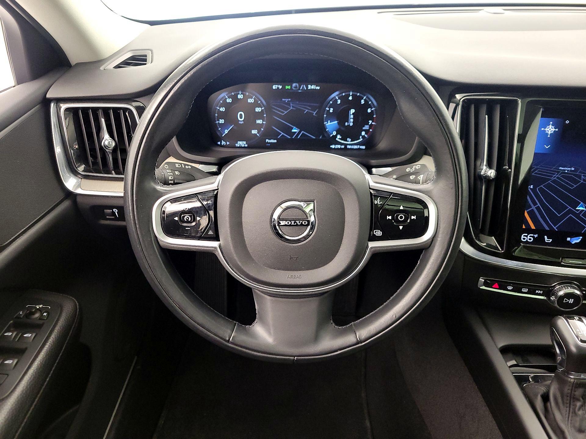 Thumbnail: 2022 Volvo S60 - 10