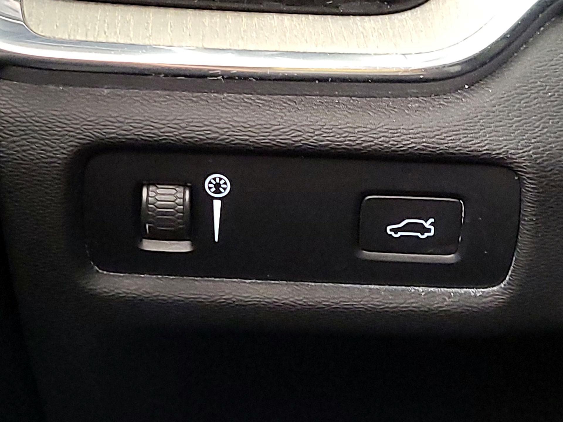 Thumbnail: 2022 Volvo S60 - 13