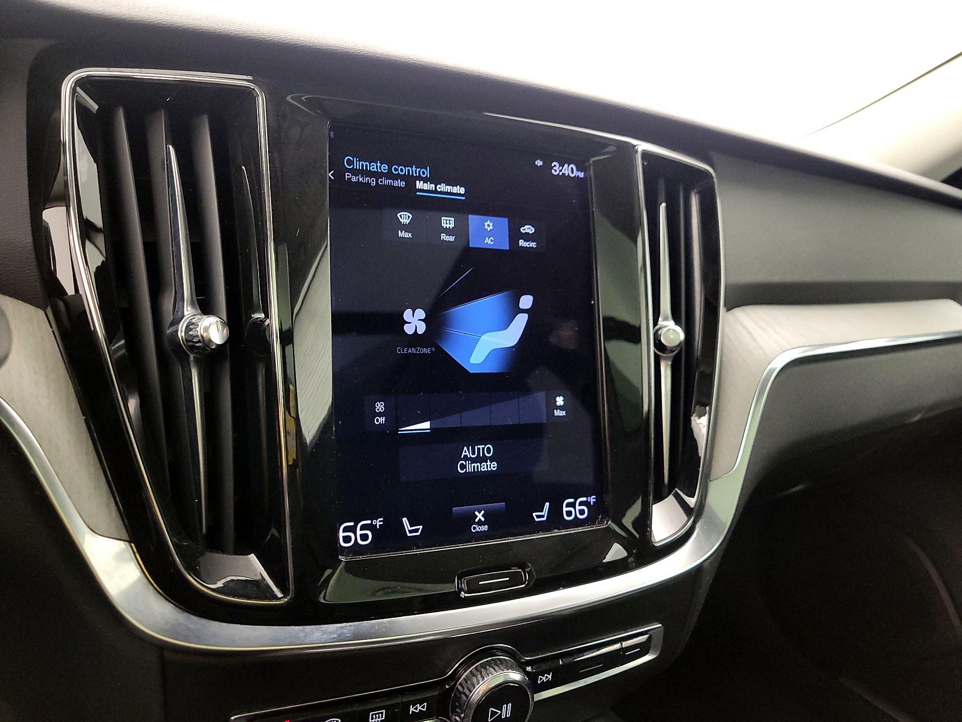 Thumbnail: 2022 Volvo S60 - 17