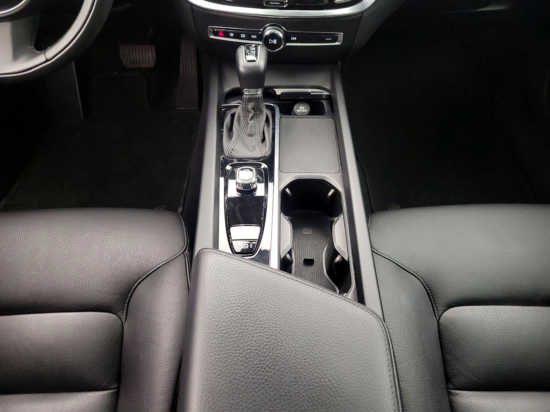 Thumbnail: 2022 Volvo S60 - 18