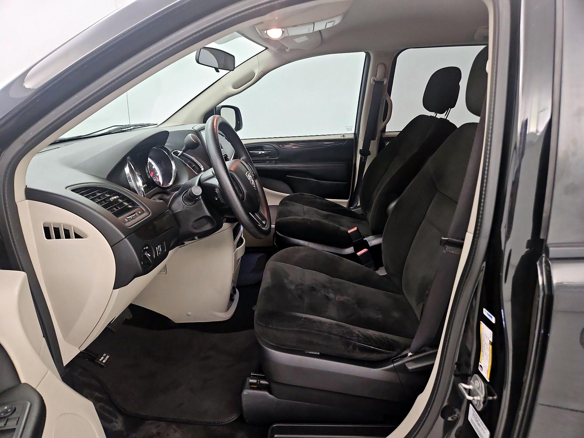 Thumbnail: 2016 Dodge Grand Caravan - 9