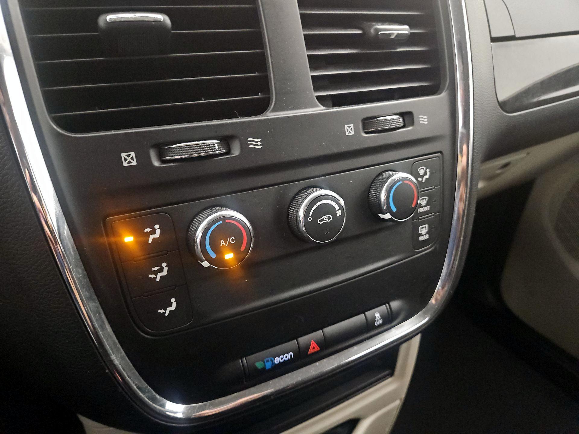 Thumbnail: 2016 Dodge Grand Caravan - 13