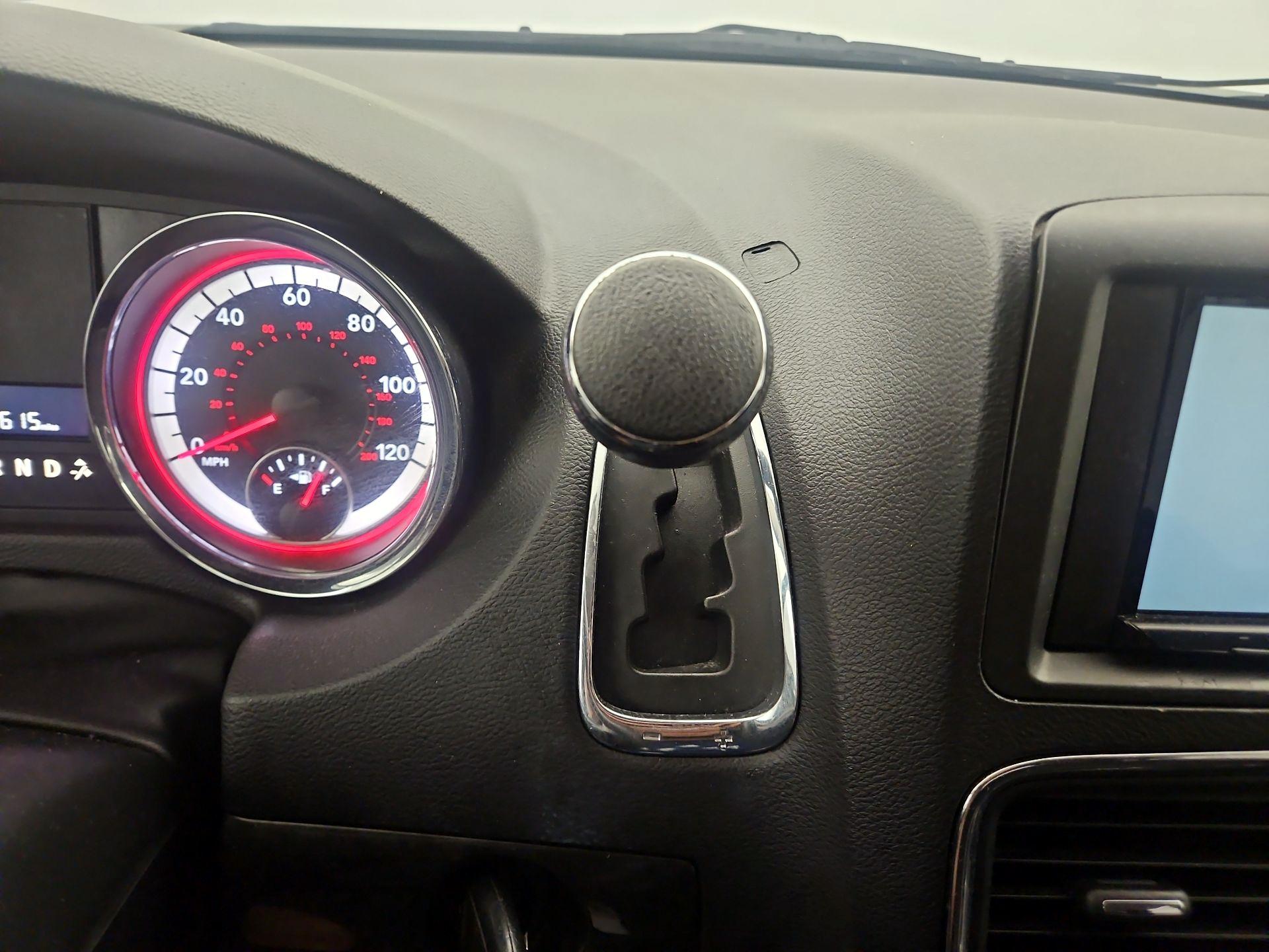 Thumbnail: 2016 Dodge Grand Caravan - 14