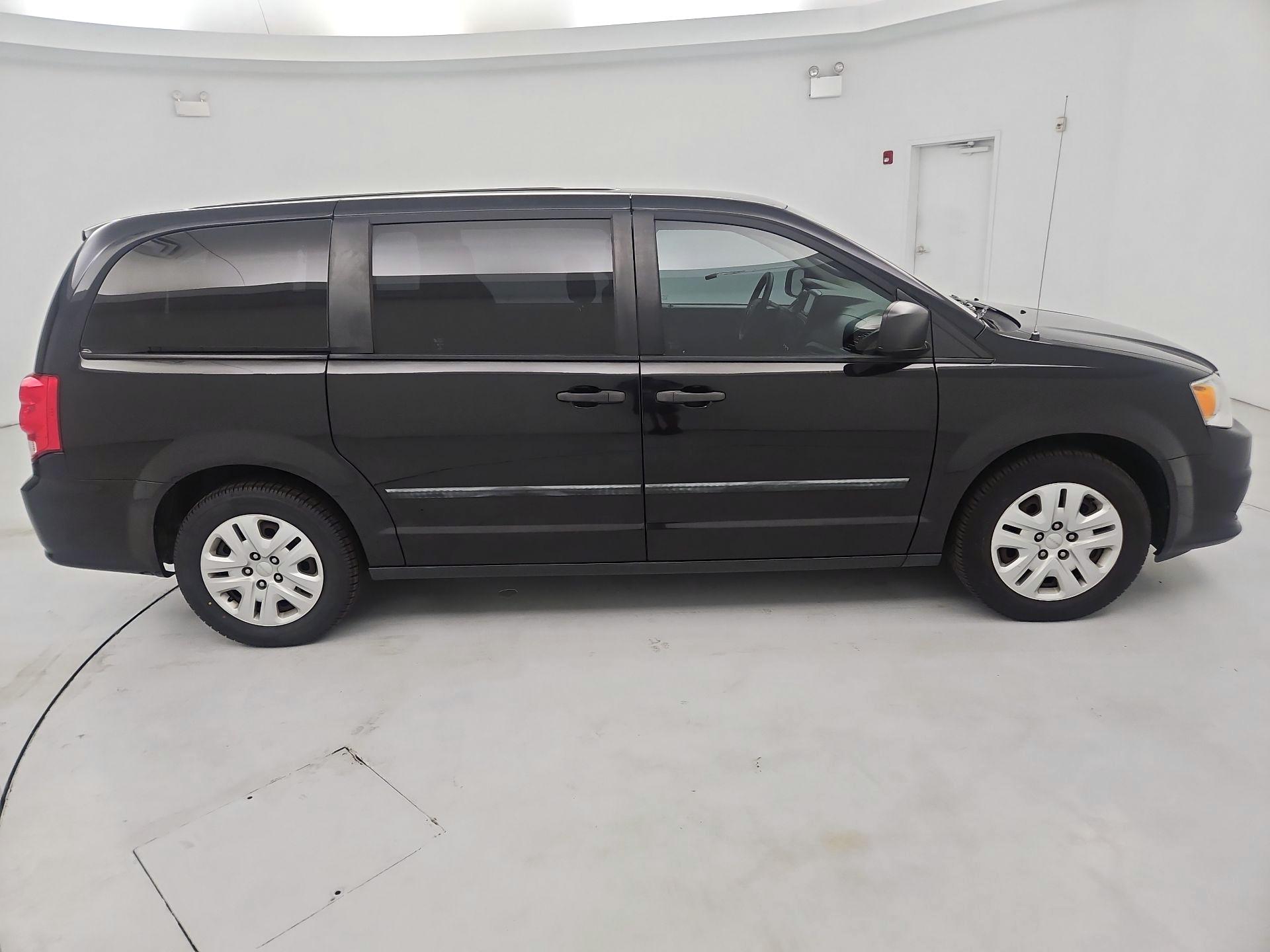 Thumbnail: 2016 Dodge Grand Caravan - 4